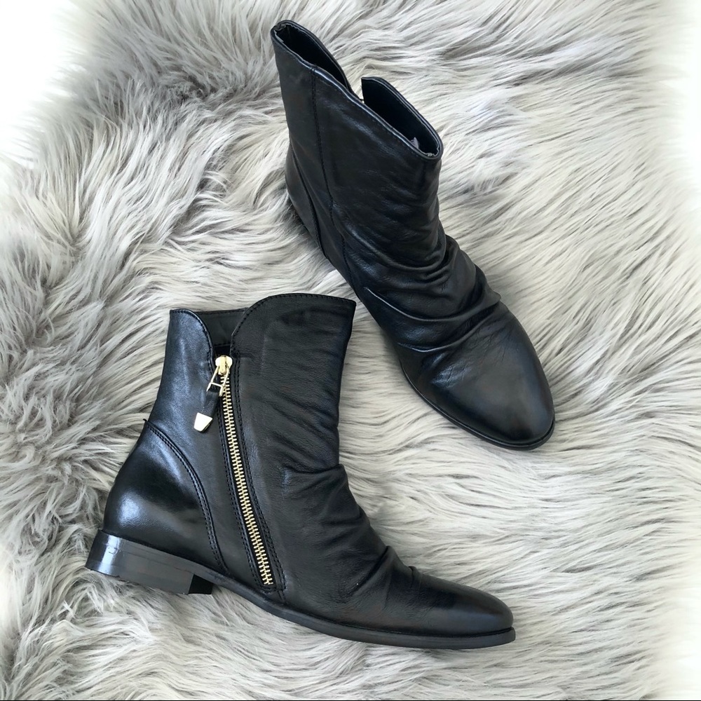 bernie mev. Black Leather Ankle Boots with Gold Zip